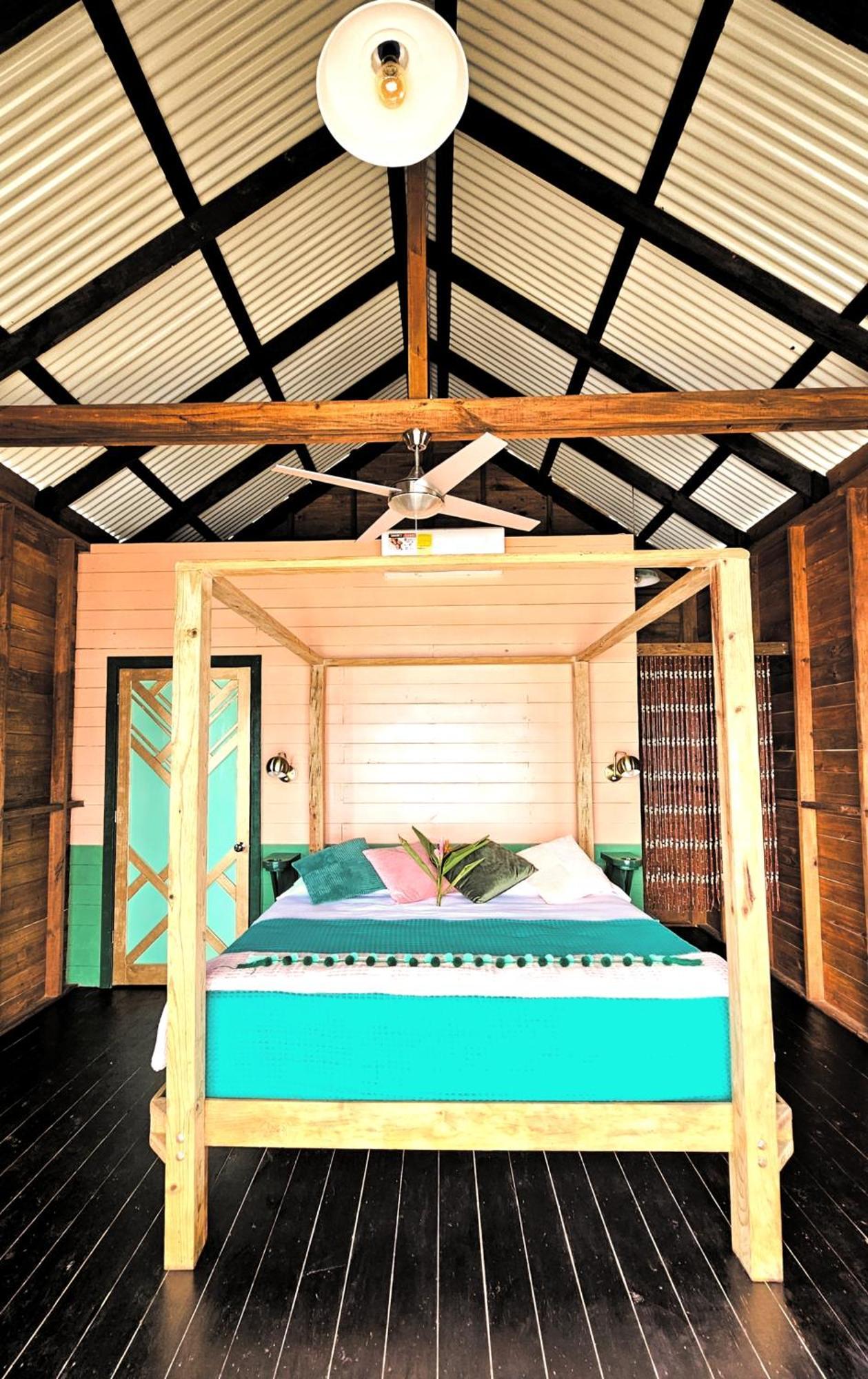 The Sea Monkey Hotel Bocas Town Bagian luar foto